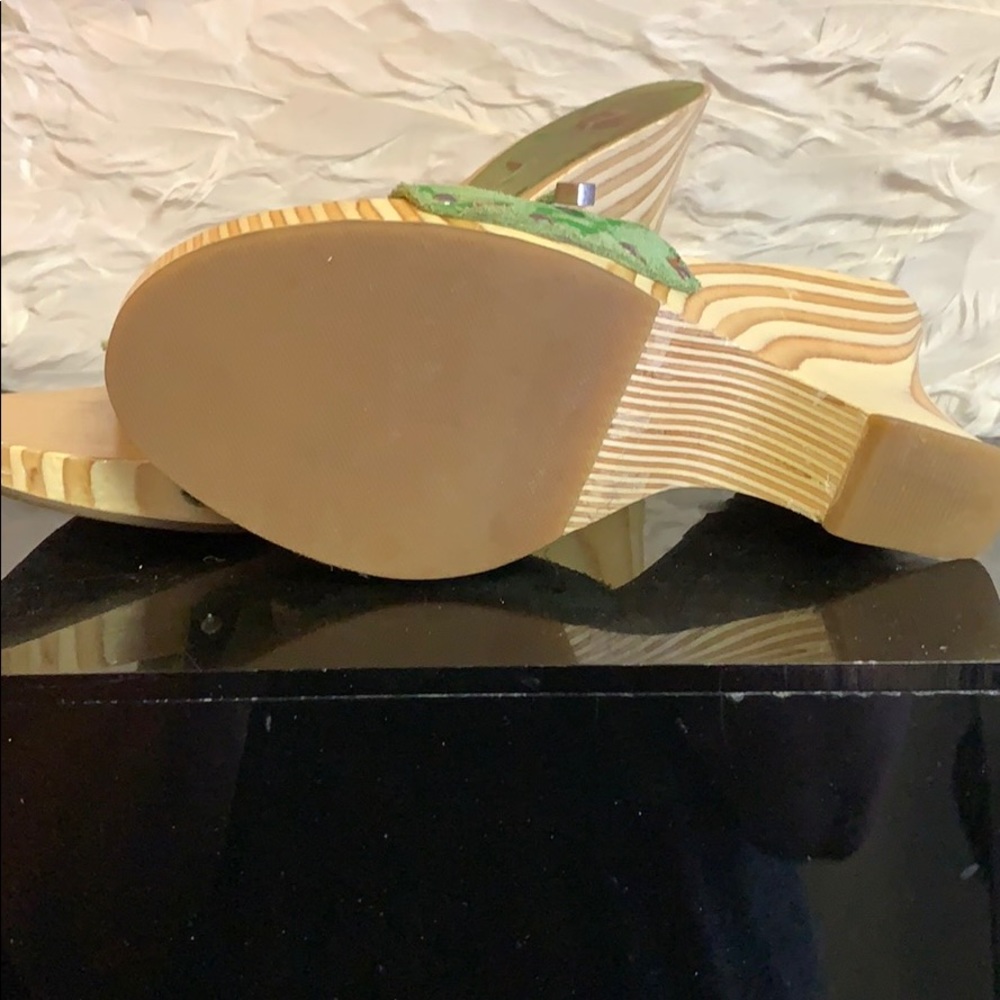 Wedge green suede sandals - Picture 2 of 2